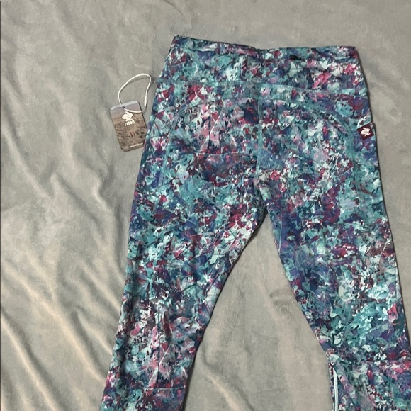 Rabbit Speed Capri - Picture 6 of 8